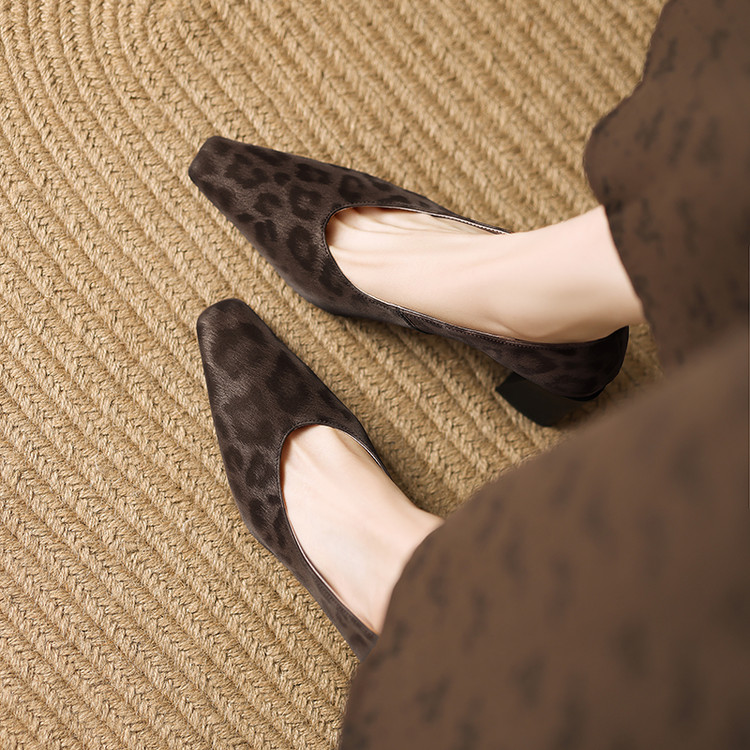 巨时尚~简约新品真皮方头单鞋女粗高跟7厘米洋气百搭豹纹浅口女鞋
