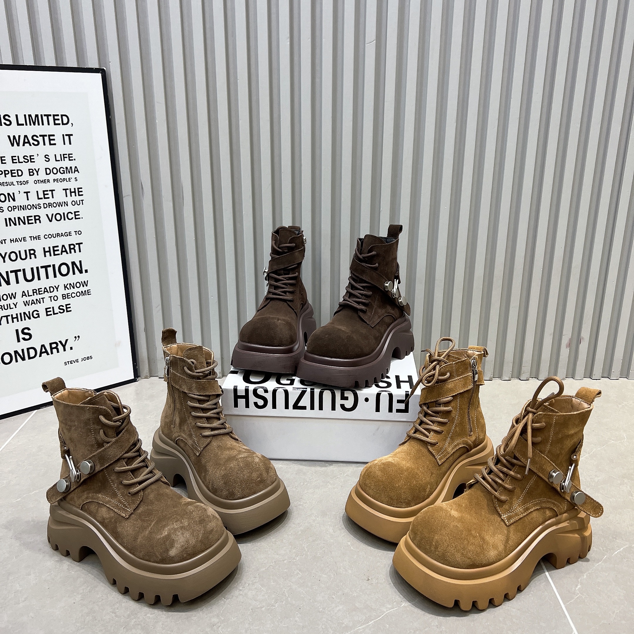 欧货2025新款磨砂皮厚底松糕马丁靴圆头系带短靴皮带扣机车靴女鞋