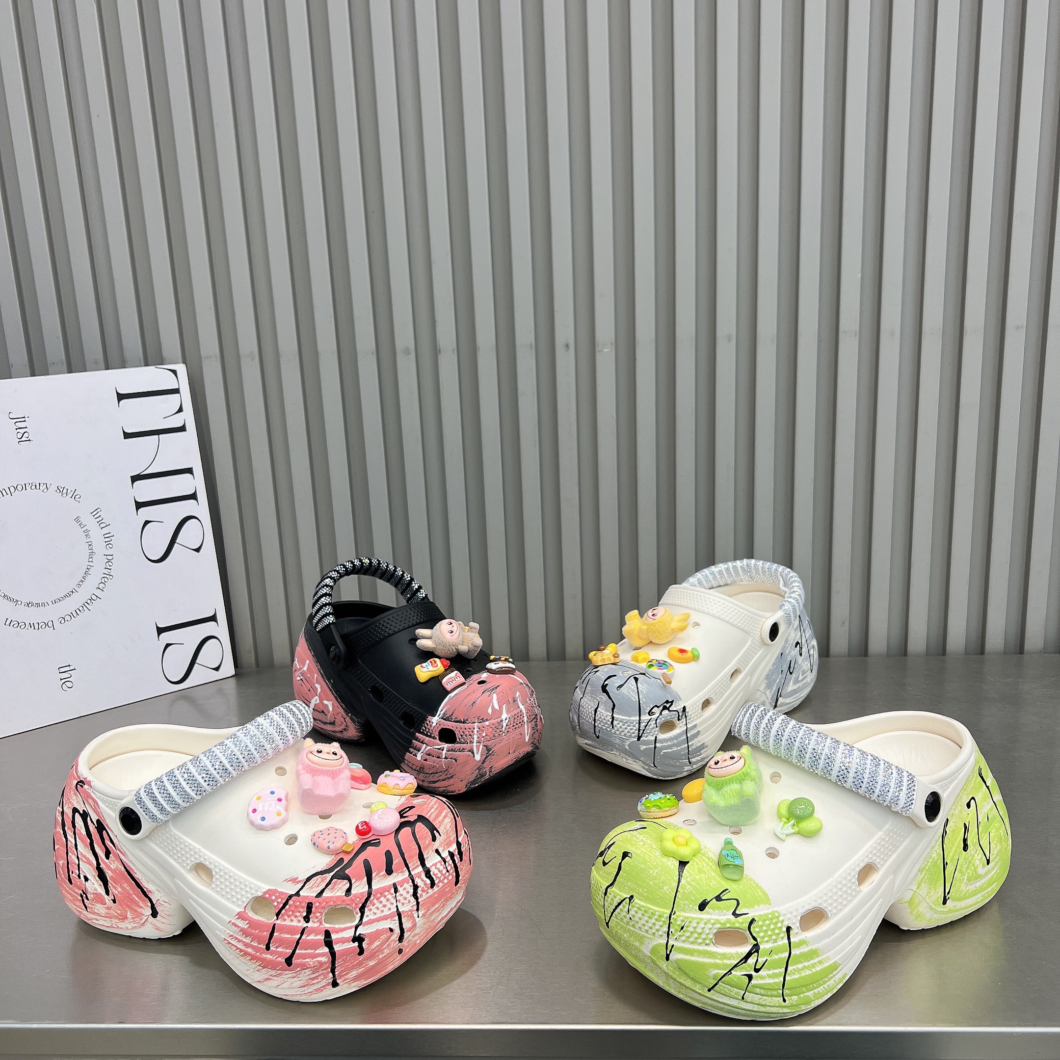 6cm超轻厚底洞洞鞋女2026新款卡通水钻涂鸦沙滩鞋凉鞋包头半拖鞋