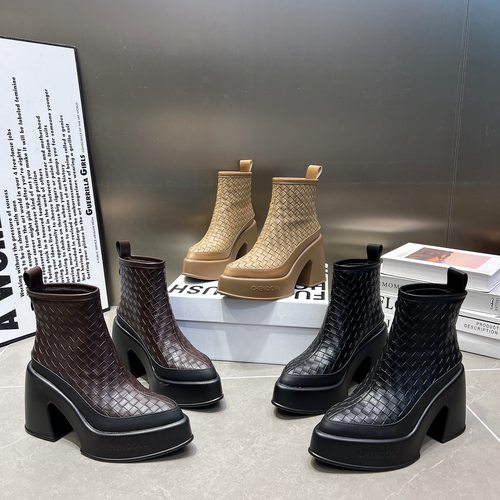 10cm超高跟尖头马丁靴女鞋2025新款编织皮厚底粗跟时装小个子短靴