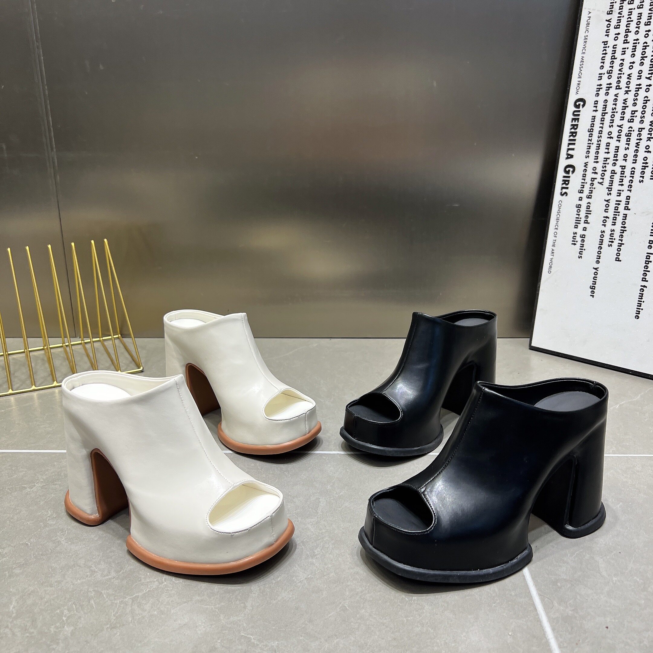 10cm超高跟一字拖鞋女2026新款厚底粗跟露趾凉鞋超轻底鱼嘴凉鞋女