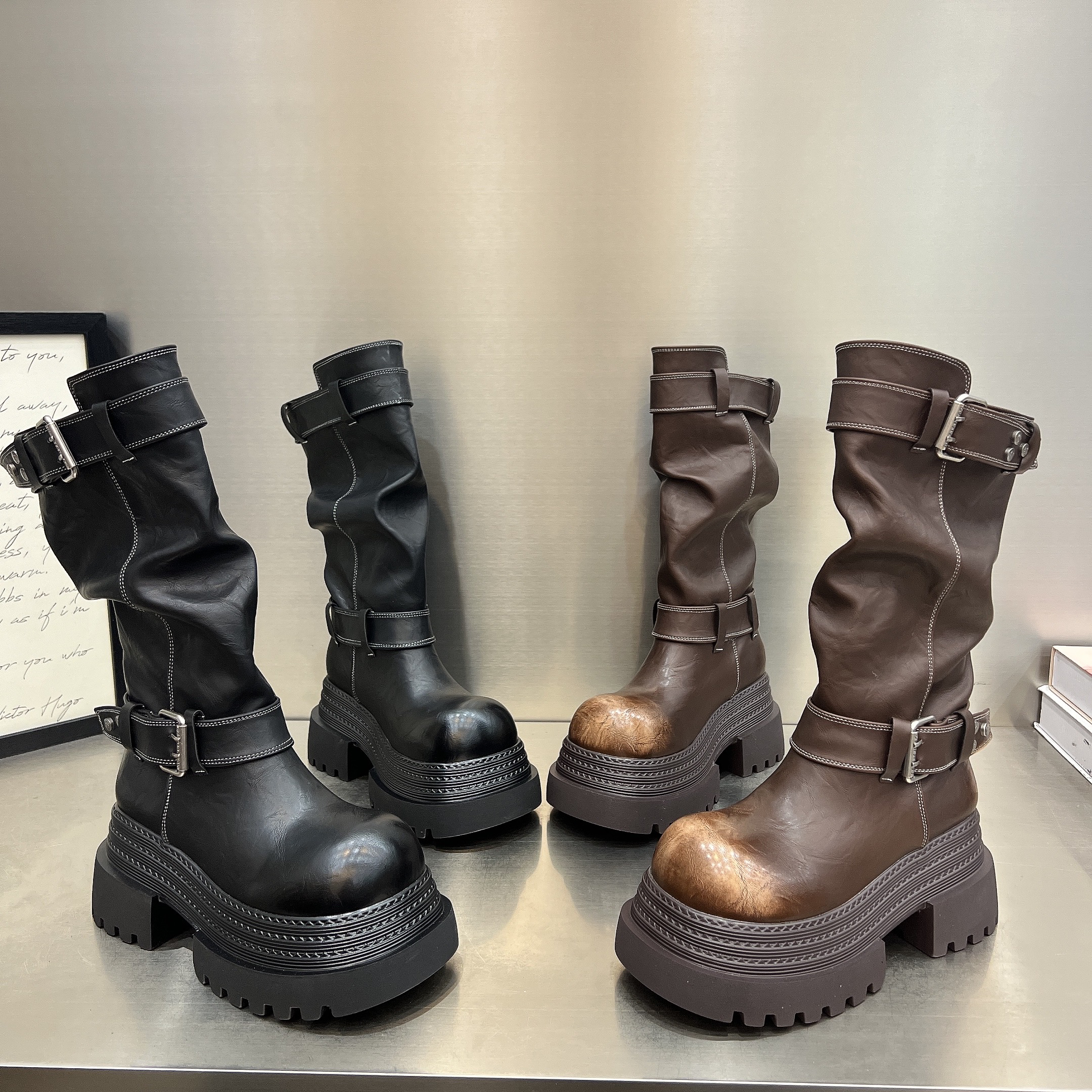 2025皮带扣机车靴女厚底增高马丁靴女冬季加绒中筒显瘦百搭时装靴