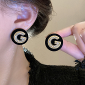 小香风字母耳钉女2026新款 轻奢复古港风耳环高级感小众耳饰 爆款