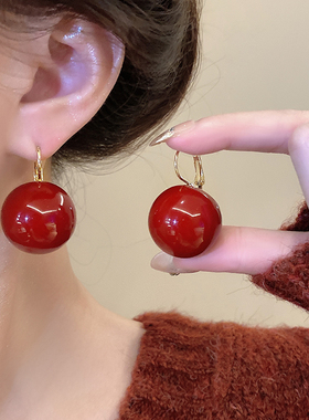 安格拉红复古几何珍珠耳扣耳环女2024新款本命年红色新年耳饰耳坠