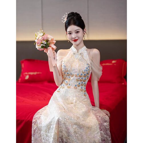 香槟色订婚晚礼服裙女轻奢小众挂脖新中式新娘敬酒服结婚晨袍旗袍