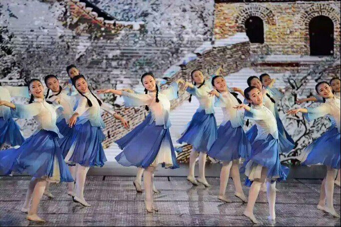 学生沁园春雪五四青年追忆民族服