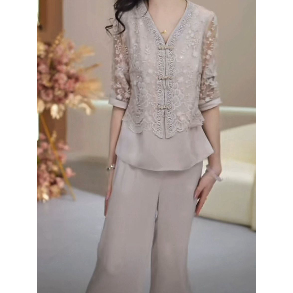 2026夏季新款女气质显瘦减龄套装新中式冰丝提花缎两件套上衣裤子