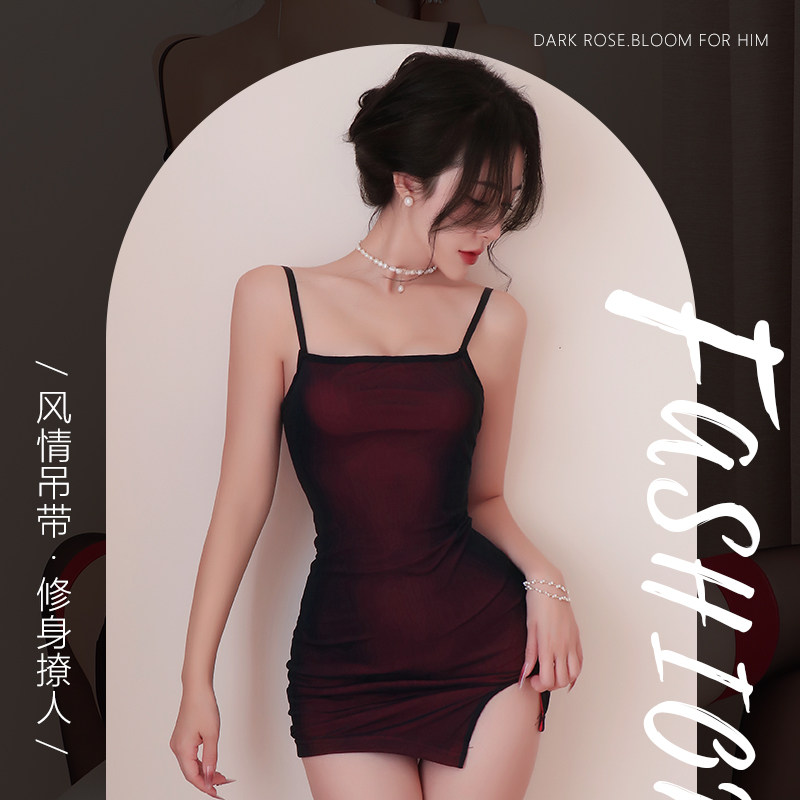 性感红色吊带紧身睡衣