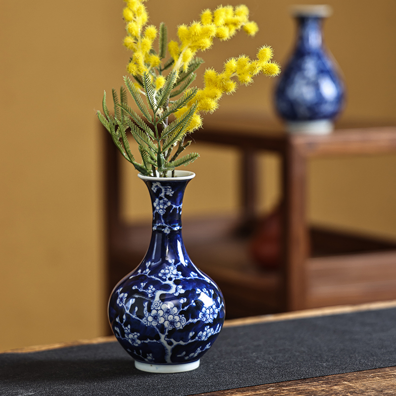 景德镇手绘冰梅陶瓷花瓶