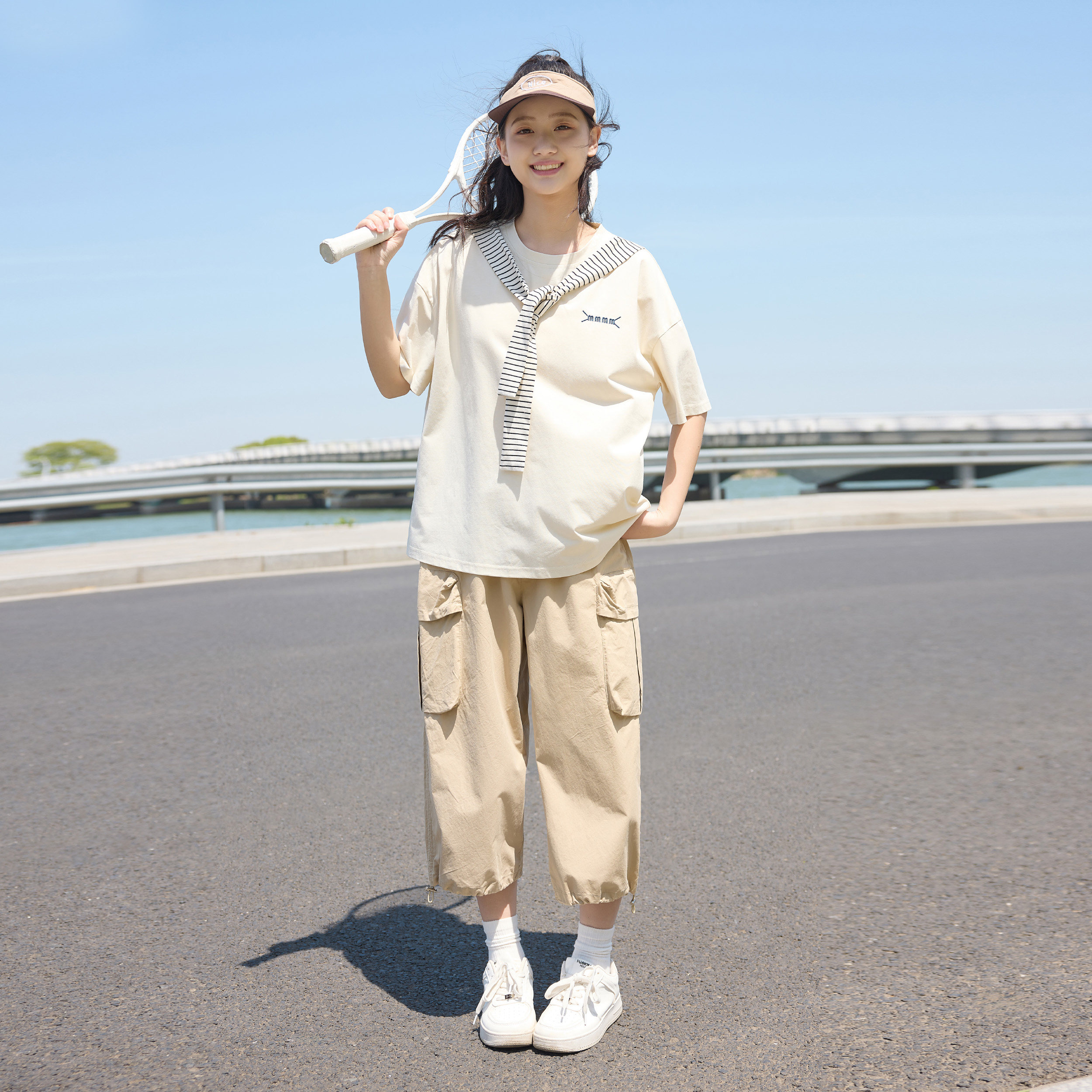 初中学生轻运动白色t恤女生套装休闲海军领条纹装饰女上衣两件套