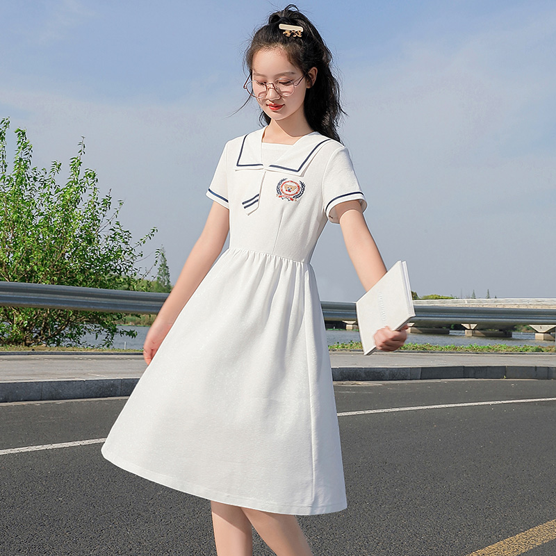 中学生连衣裙海军风初中生少女裙子2025年夏季新款夏装海军领白裙