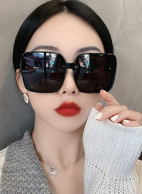 方形黑色墨镜大脸显瘦街拍潮人