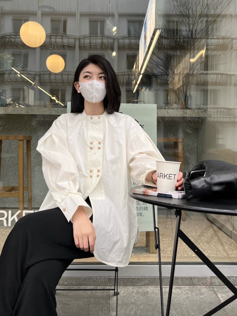 Spring advanced white design shirt, jacket, french style, high-quality style, trend of season, long sleeve Spring advanced white design shirt, jacket, french style, high-quality style, trend of season, long sleeve