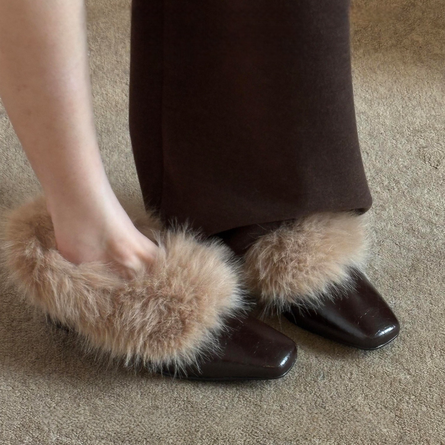 方头粗跟单鞋女2025新款一脚蹬毛毛鞋秋冬复古保暖加绒高跟小皮鞋