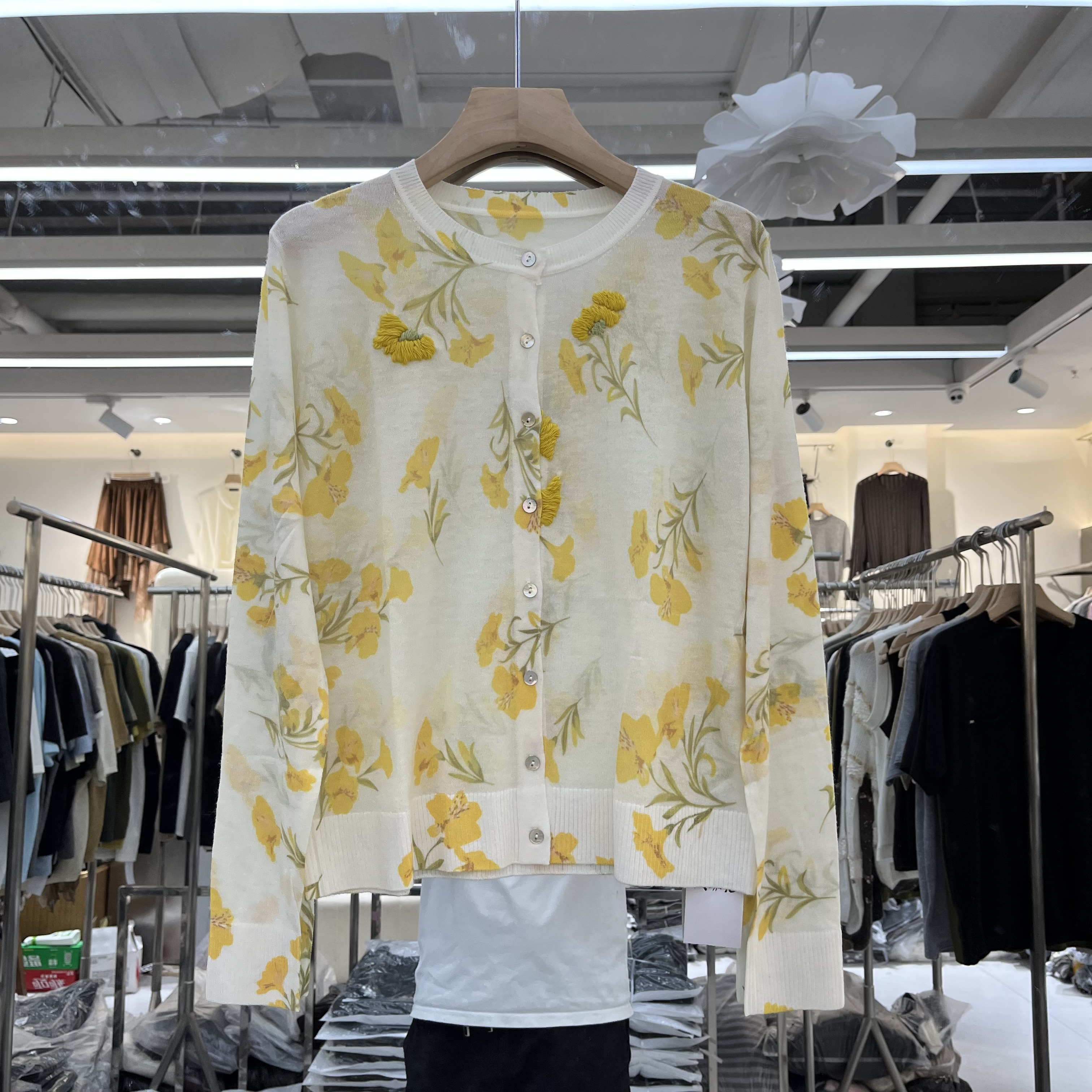 欧洲站2026早秋新款女士圆领花朵刺绣印花细羊毛长袖欧货时尚针织
