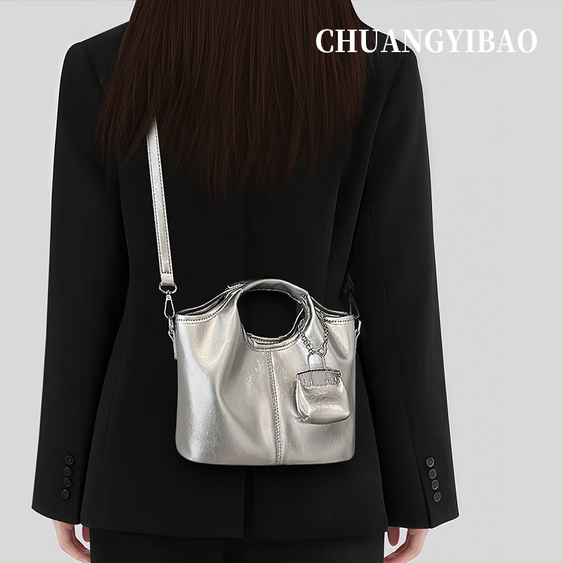 斜挎包女包2025新款银色珍珠链条包高级感小众百搭通勤手提水桶包,箱包皮具/热销女包/男包,水桶包,淘宝优惠券,粉丝福利购,淘宝优惠卷