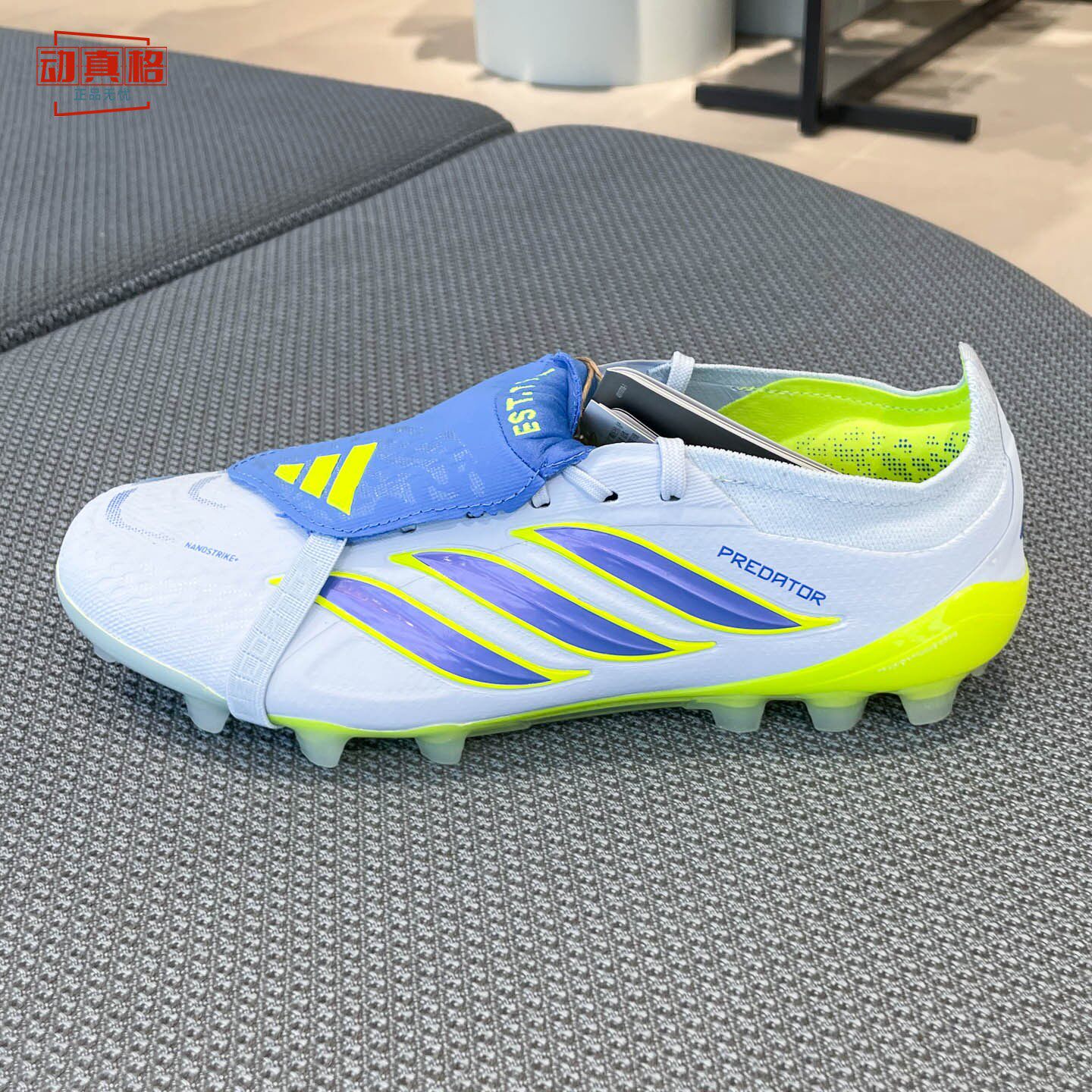 adidas阿迪达斯男子猎鹰高端耐磨AG短钉人工草翻舌足球鞋 JR7840