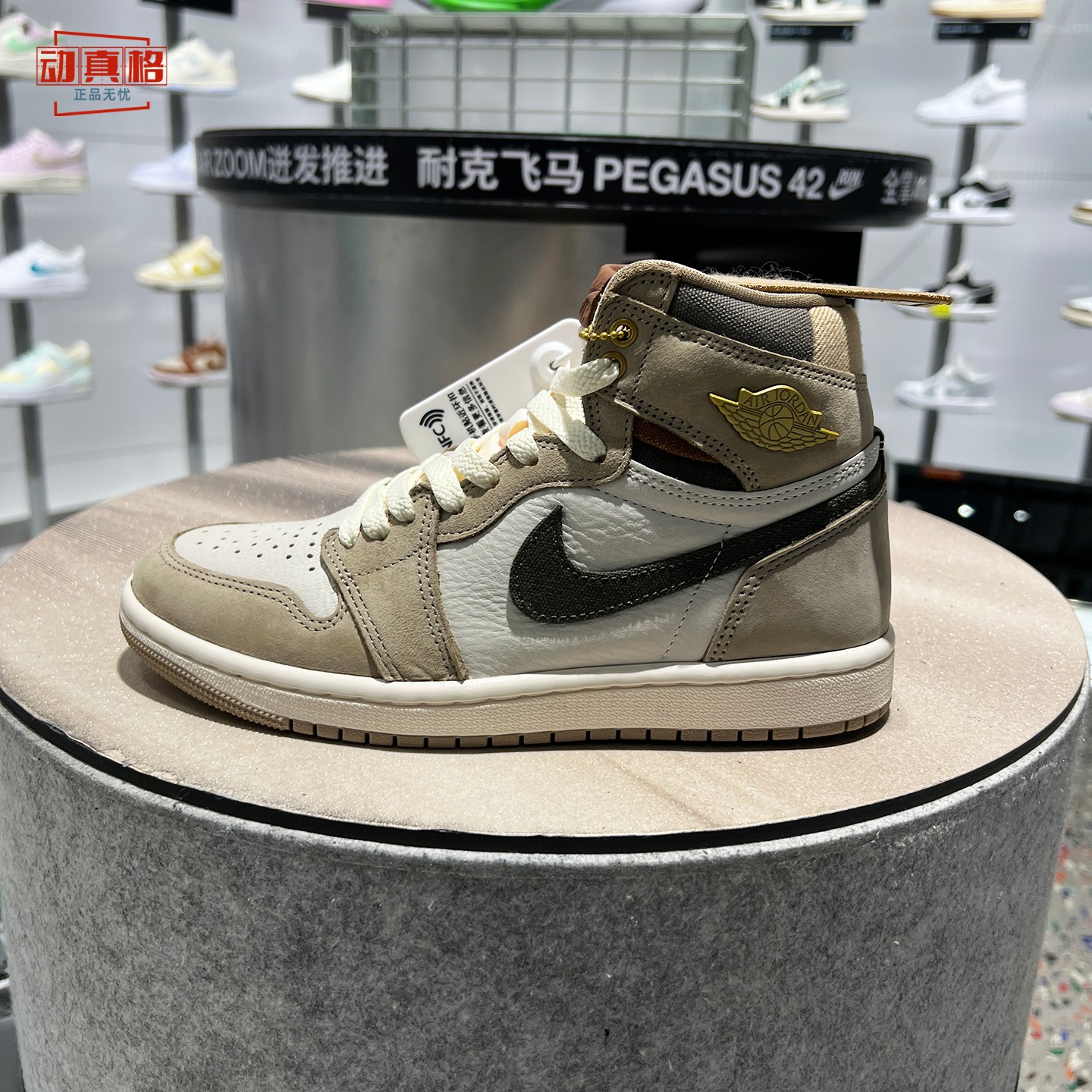 Nike耐克女鞋2026秋季AJ1经典复古高帮缓震运动休闲鞋 FD2596-201