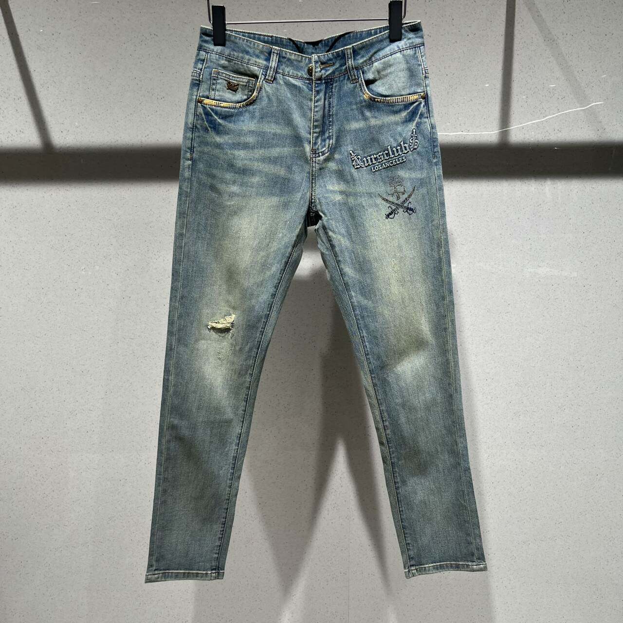 欧货高端春夏季男士破洞牛仔裤小脚修身潮牌时尚薄款骷髅时尚长裤