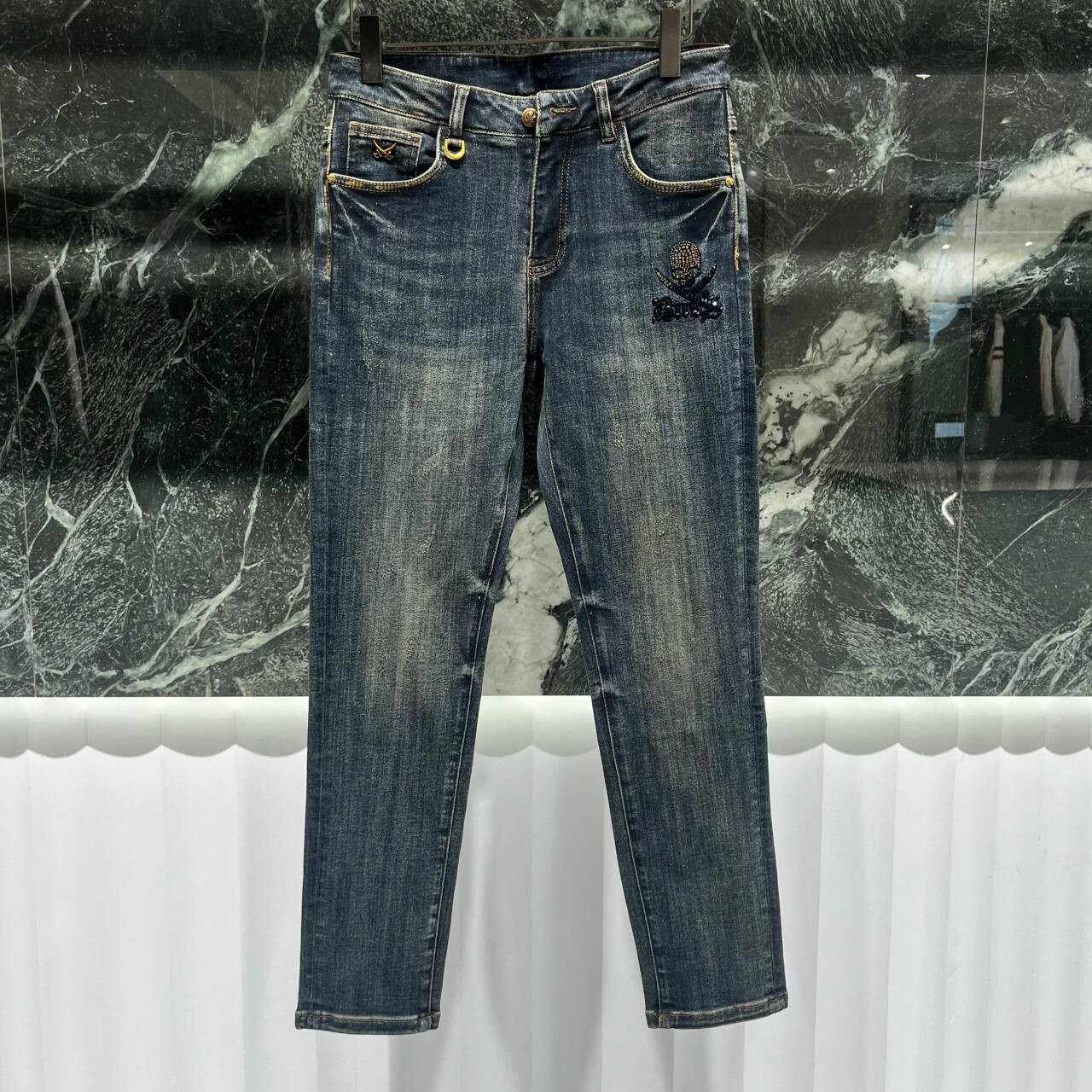 欧货高端秋季男士牛仔裤烫钻骷髅