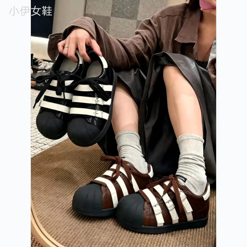 2026秋新款大头鞋百搭隐形内增高金属扣贝壳头女鞋学生可爱休闲鞋