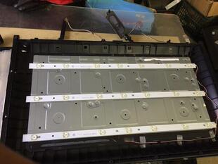 适用乐华LED32C810S灯条屏LVW320CSDX E10 V1 32HR331M07A4 V1