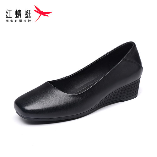 红蜻蜓浅口坡跟牛皮底妈妈小皮鞋