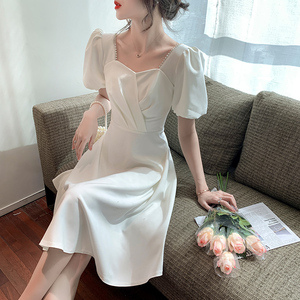 RM11558#白色礼服女宴会小个子法式轻奢中长款连衣裙方领泡泡袖可穿