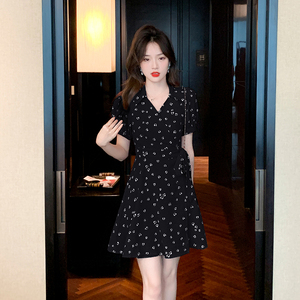 RM11557#新款夏季V领法式红色连衣裙女小众设计小个子短裙衬衫裙