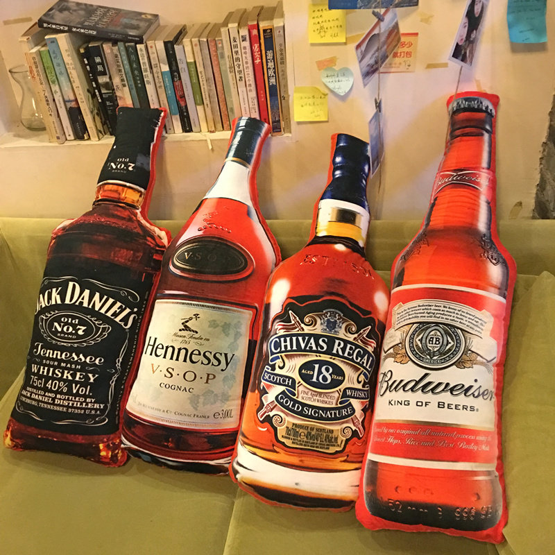 洋酒抱枕仿真酒瓶饮料靠垫搞怪男女生日礼物毛绒玩具酒吧道具装饰