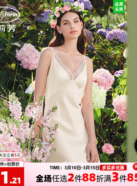 安莉芳专柜新品桑蚕丝v领吊带睡裙女士薄款带杯垫家居裙EL00683