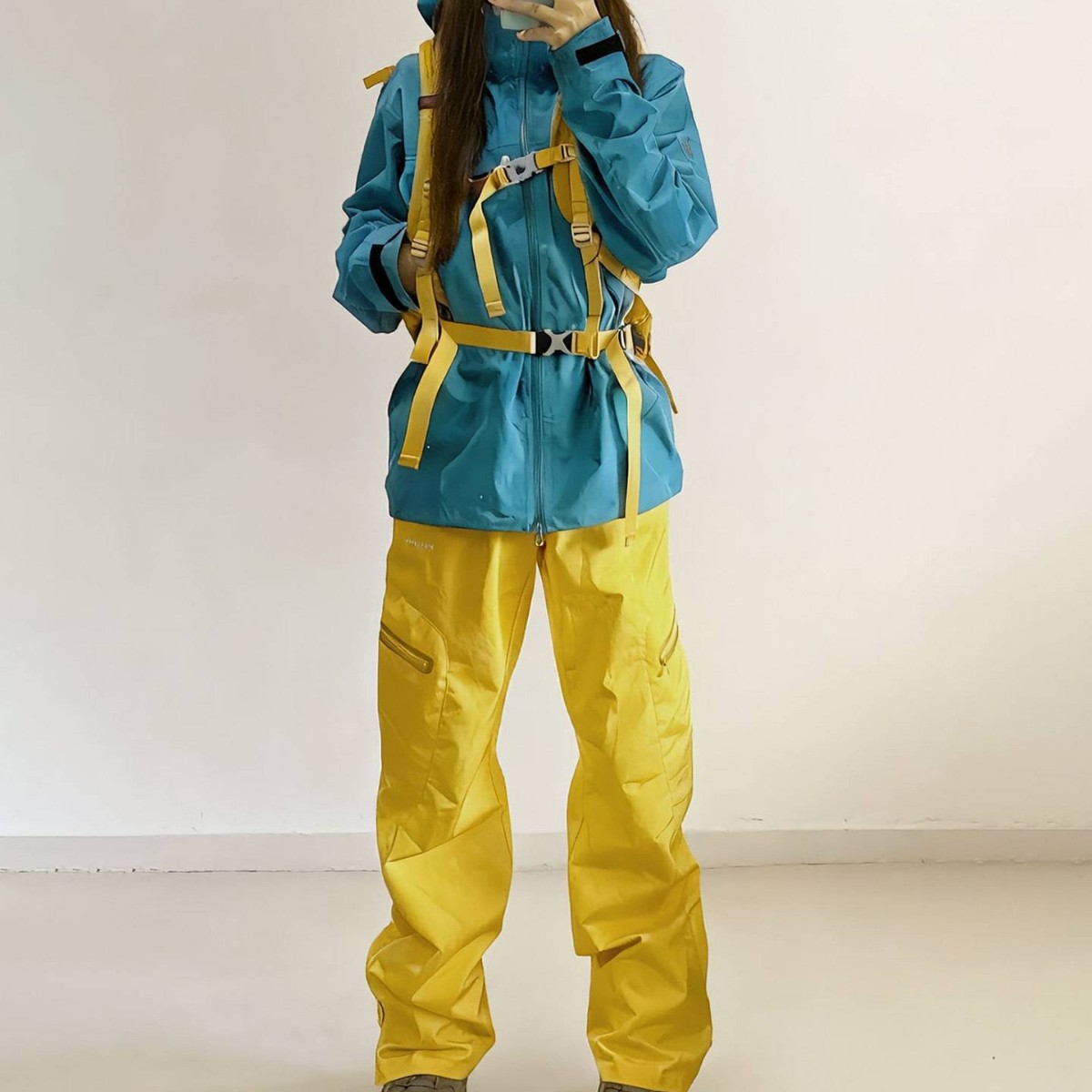 芙沿黄色户外登山冲锋裤女2025春秋新款防风防水运动徒步工装裤子