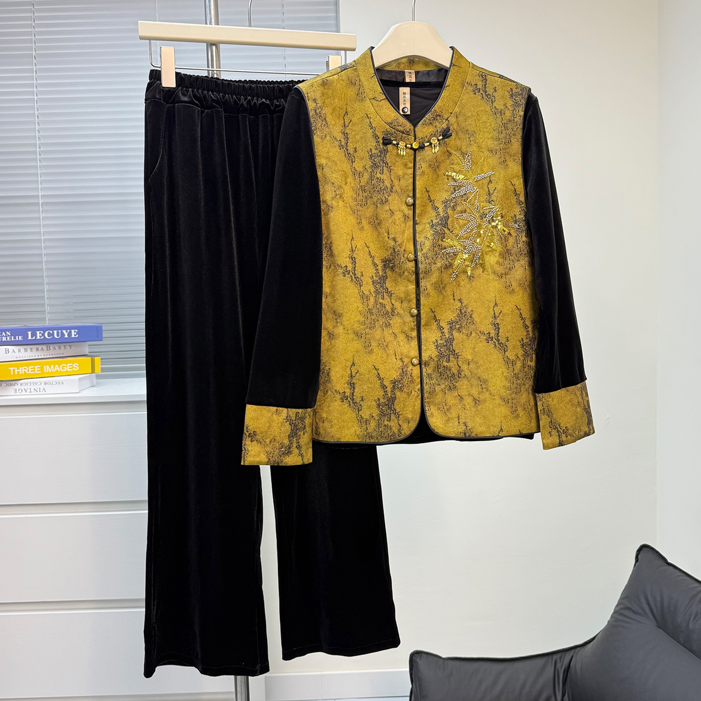 妈妈装秋套装中老年女新中式宽松上衣2025新款大码马甲三件套衣服