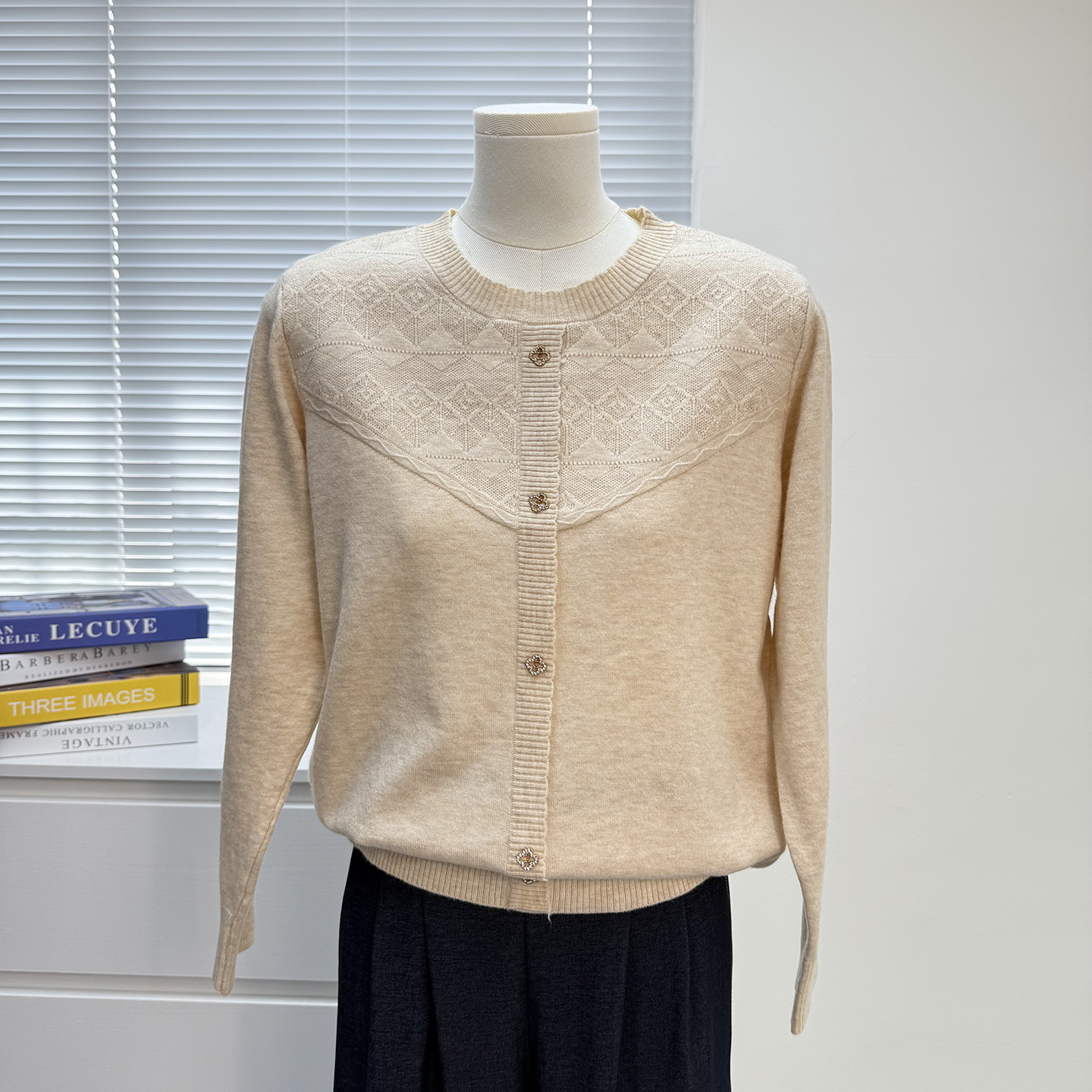 妈妈秋装2025新款女装圆领毛衣中老年人宽松上衣服秋冬针织打底衫