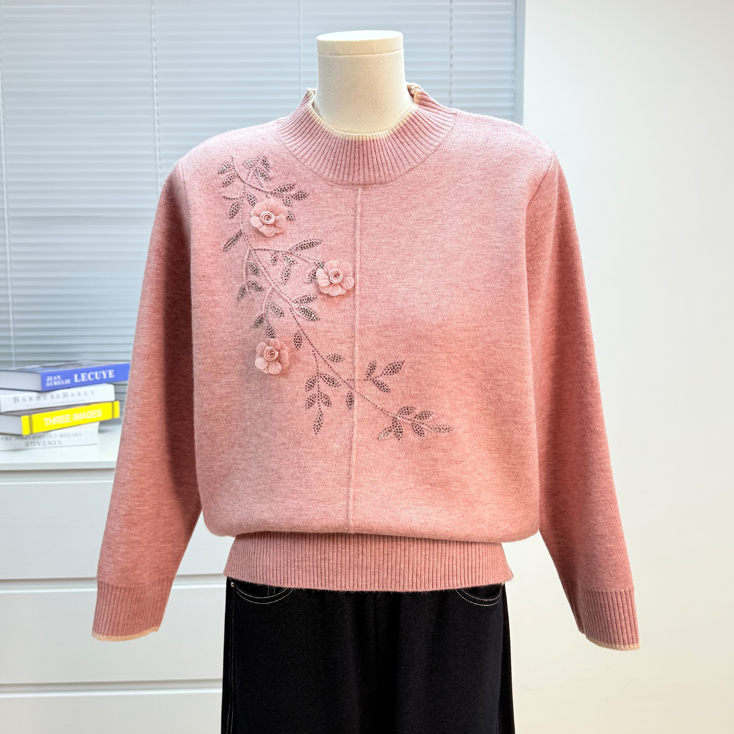 妈妈衣服加绒毛衣女冬季新款中老年人洋气加厚内搭上衣刺绣打底衫