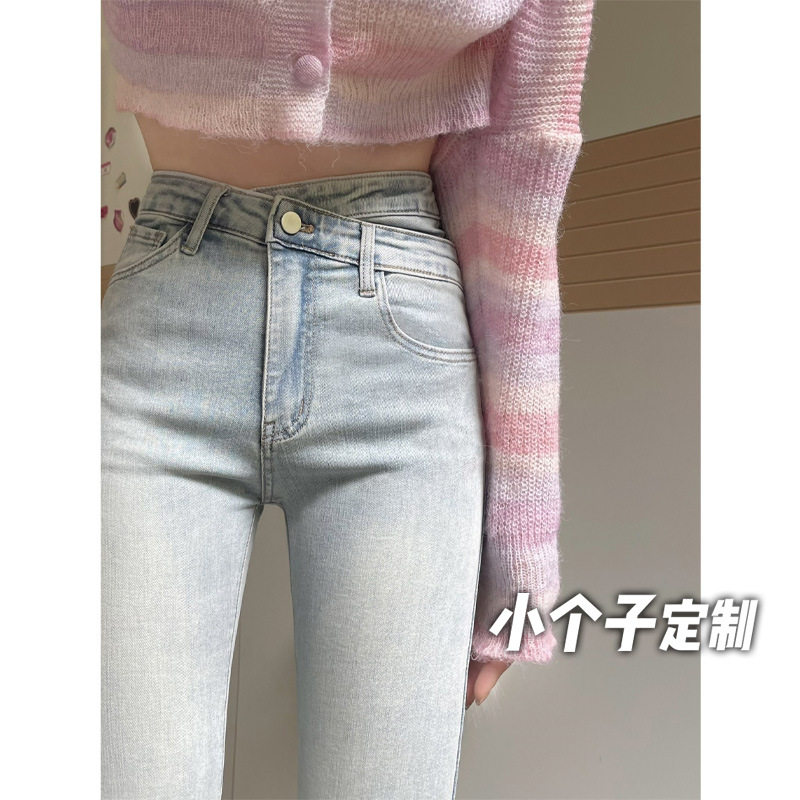 150小矮个子设计感不规则浅色微喇牛仔裤女秋高腰直筒窄版马蹄裤