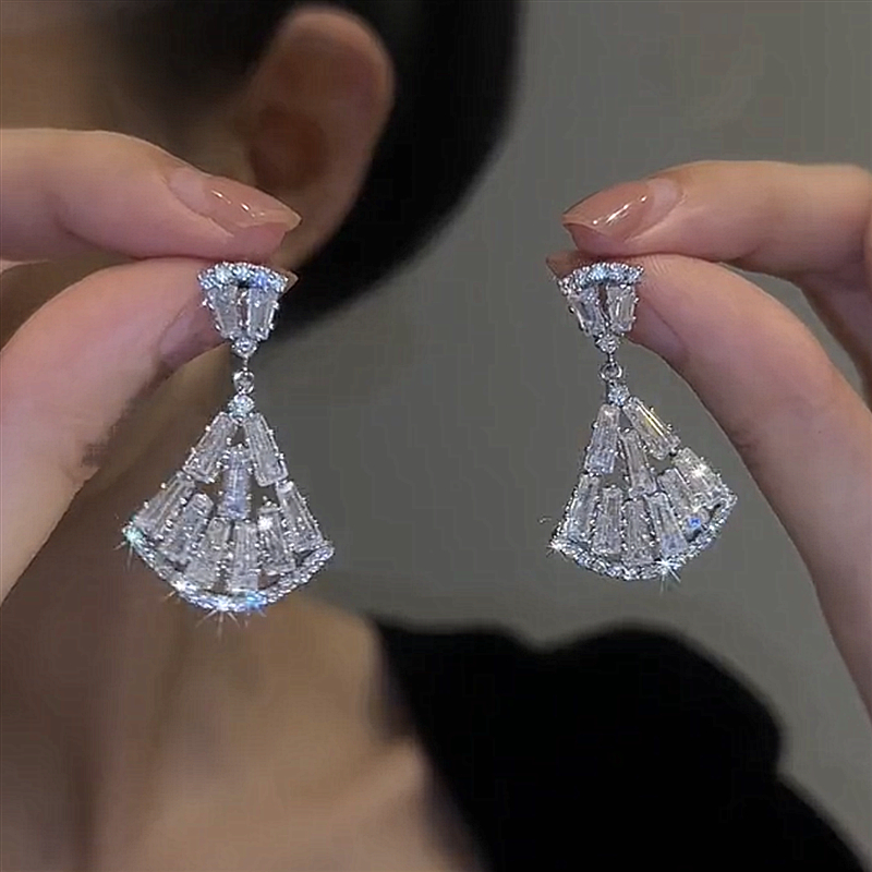 银针高级感锆石扇形吊坠耳环轻奢