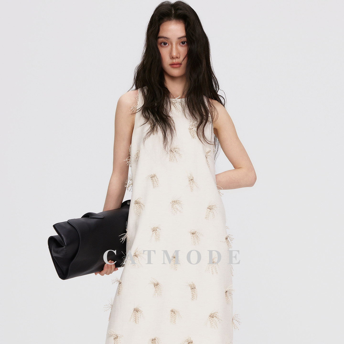 2026SS米白刺绣设计感小众法式V领马甲+半裙+外套+连衣裙