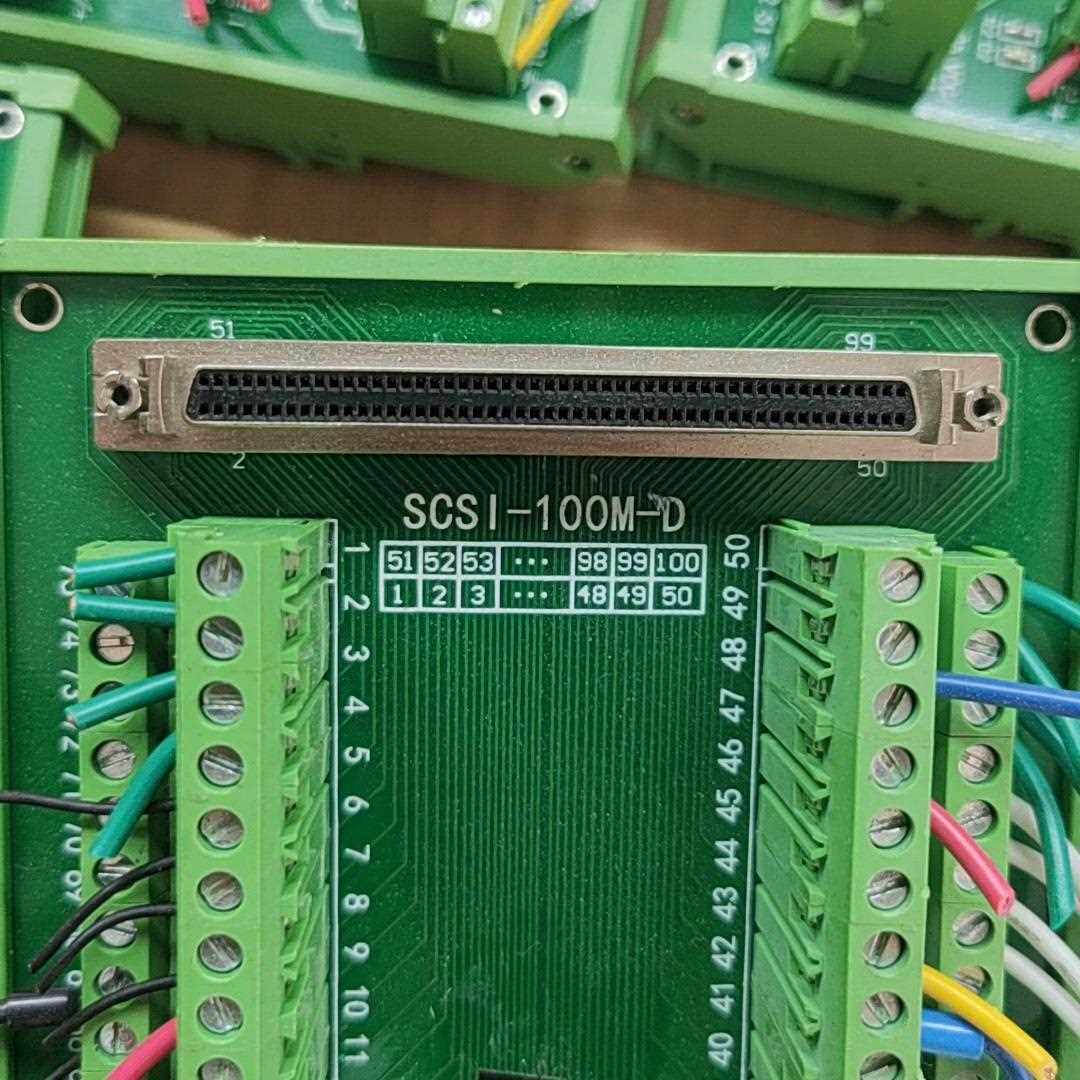 标价是空箱-SCSI-100M-D 100针接线端子，拆机的，成色新，议价
