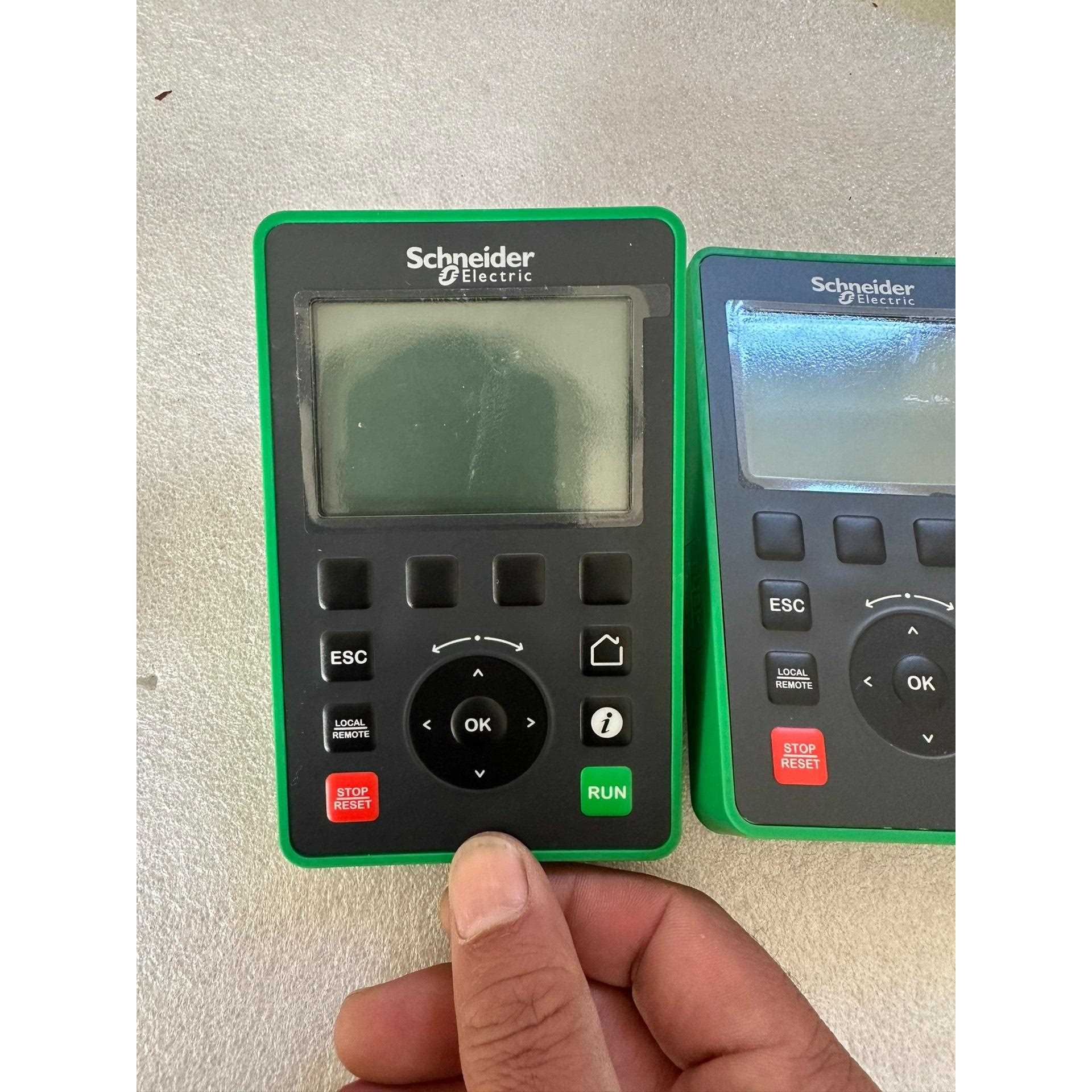 标价是空箱-施耐德变频器面板VW3A1111 适用于630 930型号变议价