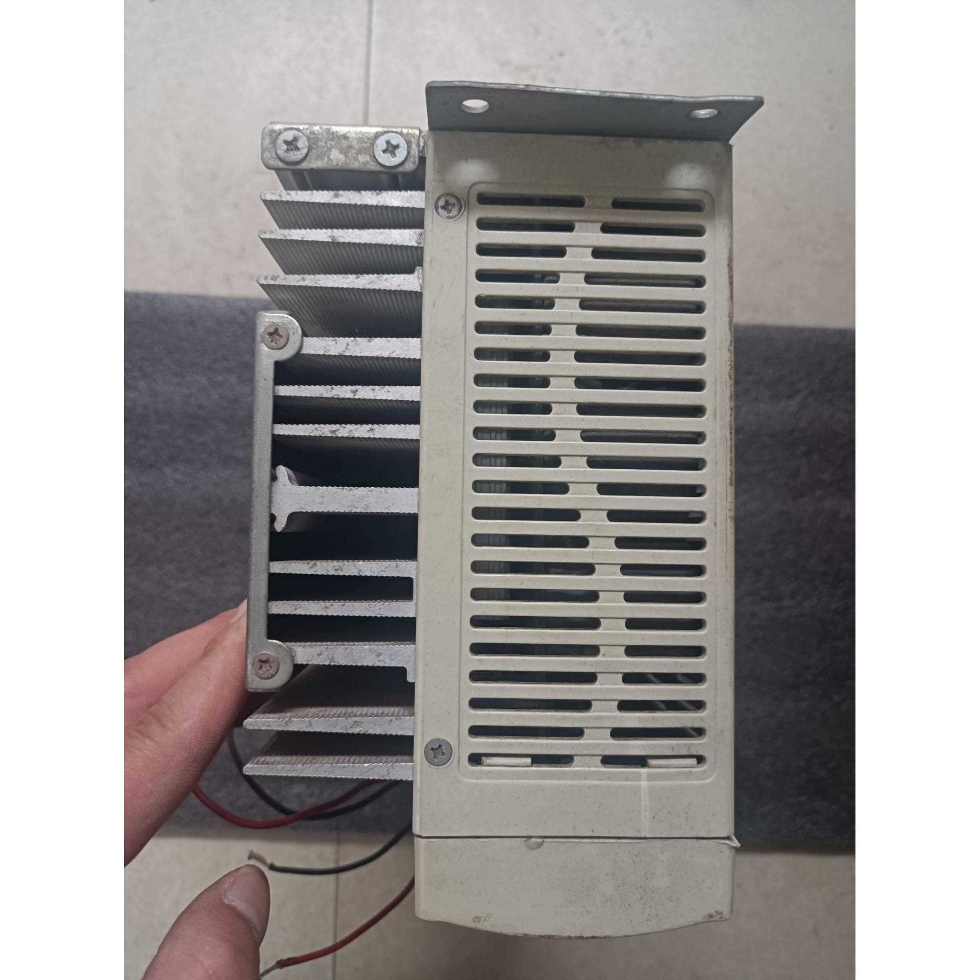 标价是空箱-东伺服驱动器 TSTA 50D 拆机成色如图，功议价