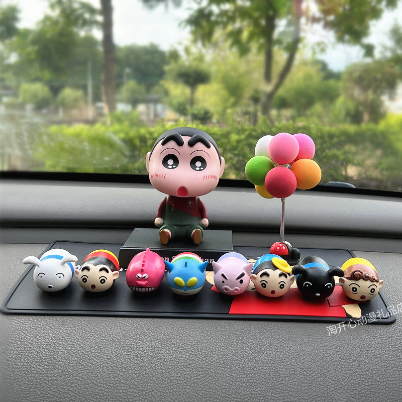 蜡笔小新汽车摆件摇头