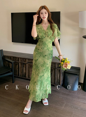 荣太青翠欲滴绿色碎花桑蚕丝真丝连衣裙女飞袖收腰显瘦设计感长裙
