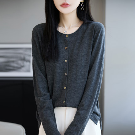 上新中~好品质四季可穿~60支精纺纯羊毛女士卷边圆领开衫针织外套