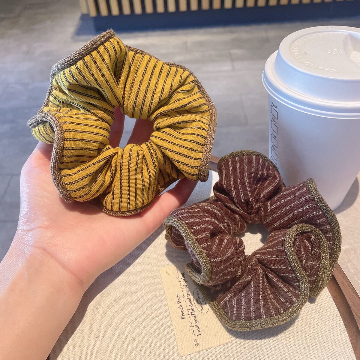 简约撞色条纹针织大肠发圈