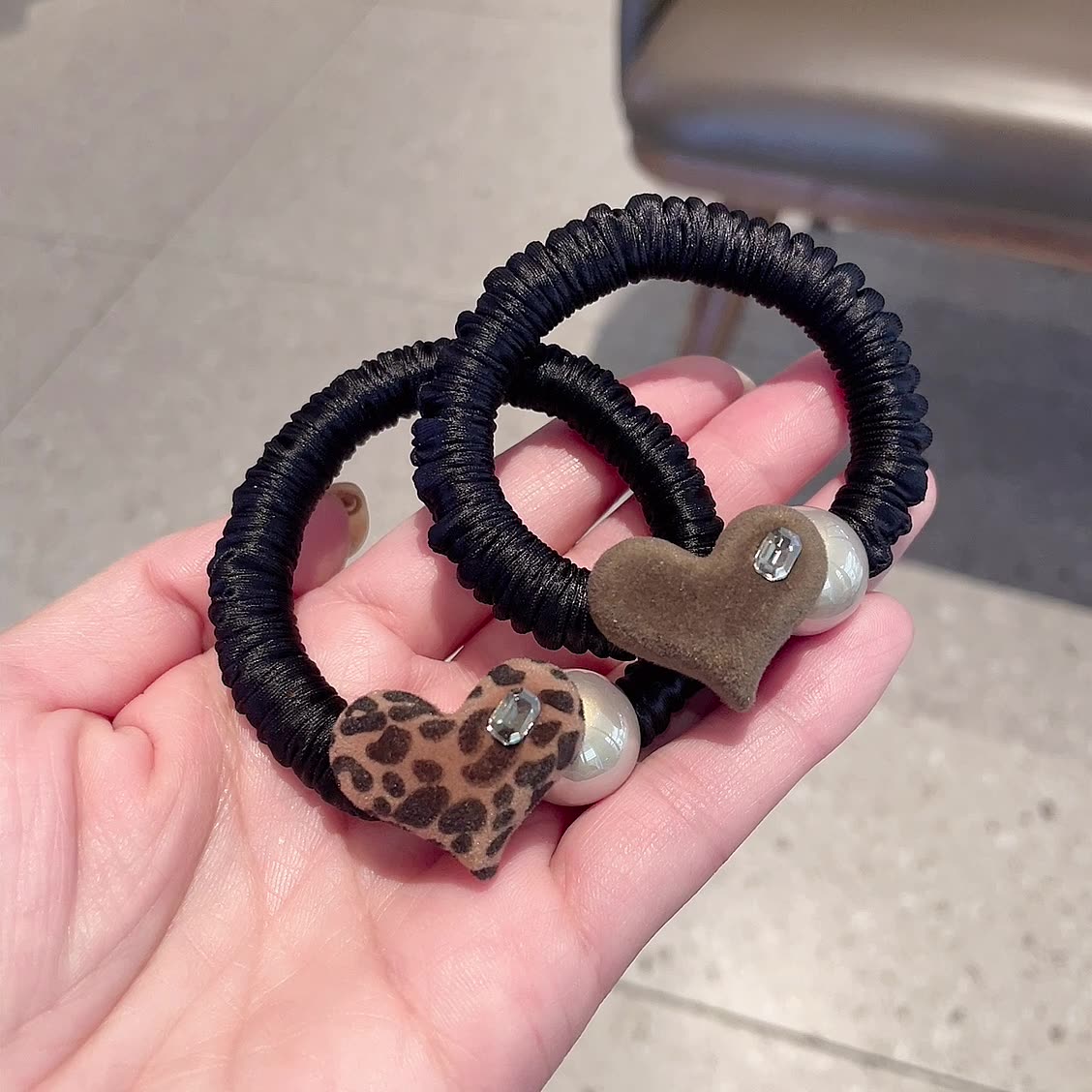 高弹复古豹纹爱心水钻珍珠发绳