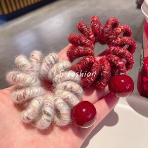 秋冬款酒红色毛绒绒电话线发圈高弹力红珍珠耐用皮筋女扎头绳发绳