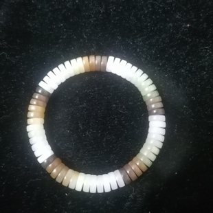 lx旧藏和田玉白玉糖料手串。玉质油润细腻，细节如图