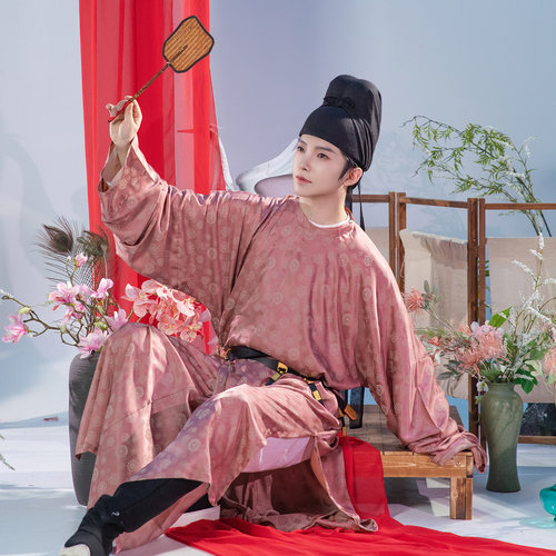 唐制汉服团花纹缺胯袍