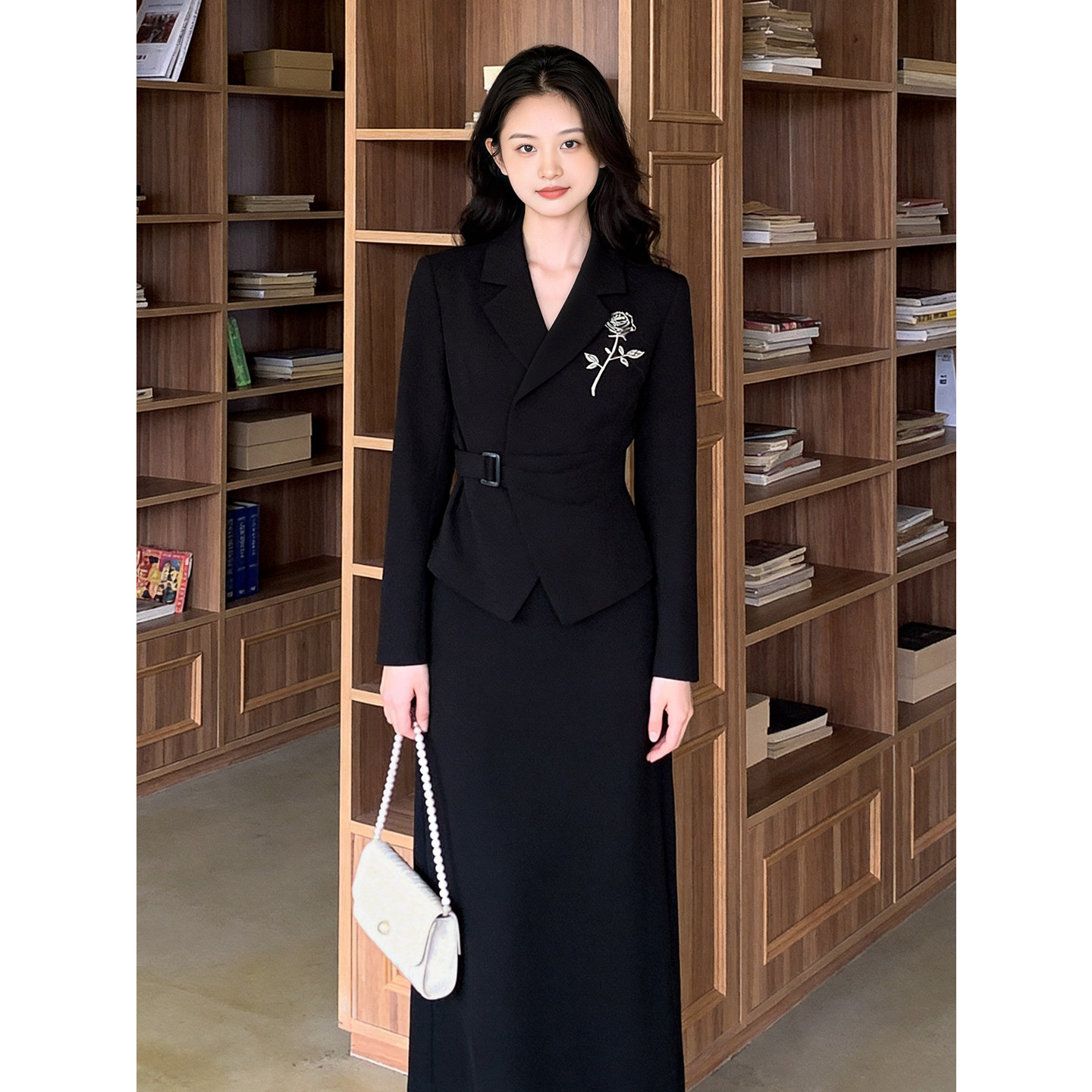 新品折扣|玫瑰刺绣西装外套女修身收腰气质黑职业通勤小香风套装